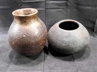 LOT 2 EARTHENWARE ROUNDED BOTTOM POTS - ONE POT EIGHT INCHES TALL WITH DIAGONO G